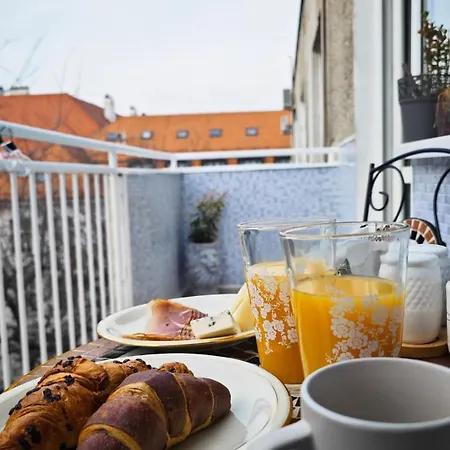 Apartment Old Town W Balcony Only 5 Min Danube River Pressburg