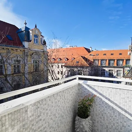 Apartment Old Town W Balcony Only 5 Min Danube River Pressburg