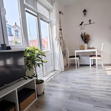 Apartment Old Town W Balcony Only 5 Min Danube River